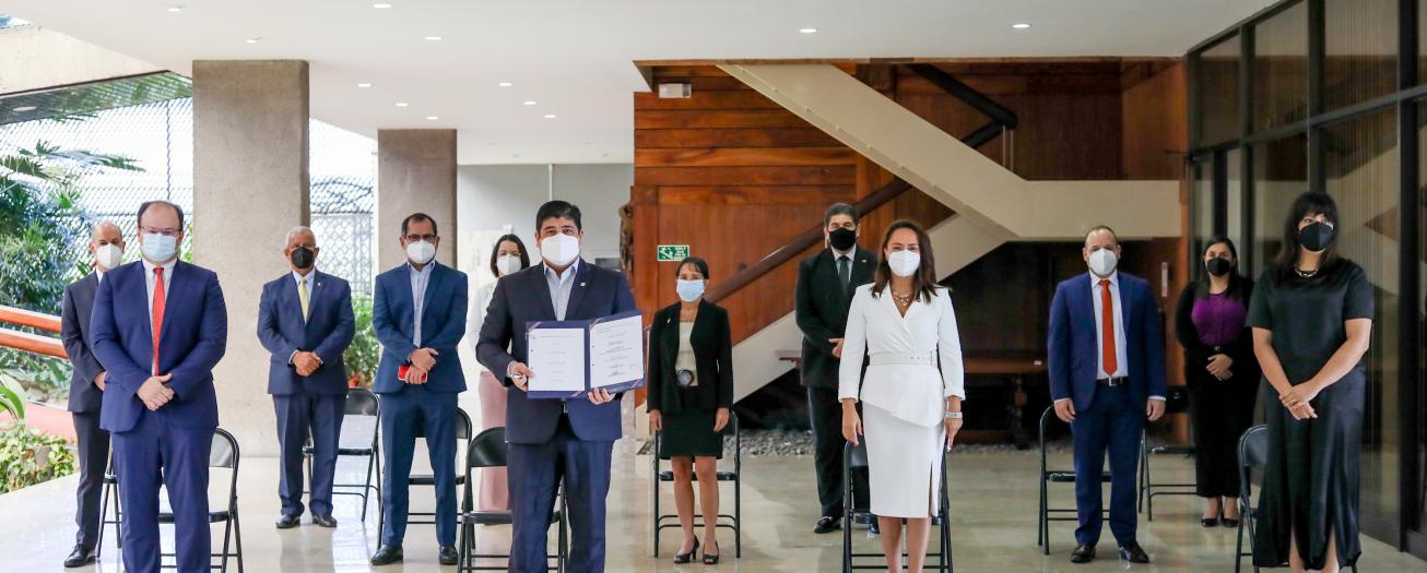 Firmada la Ley Marco de Empleo Público