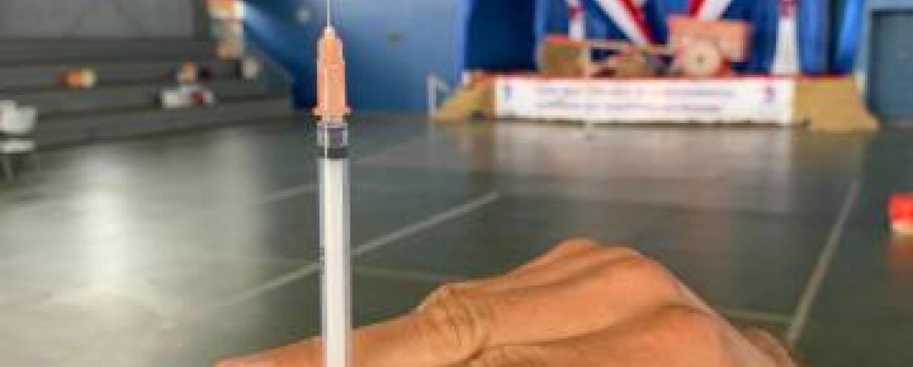 Instituciones públicas deberán presentar informe sobre vacunación de su personal el 5 de noviembre