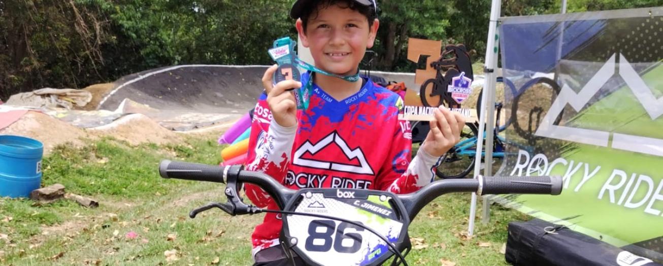 Griego logra tercer lugar en Copa de Verano de BMX