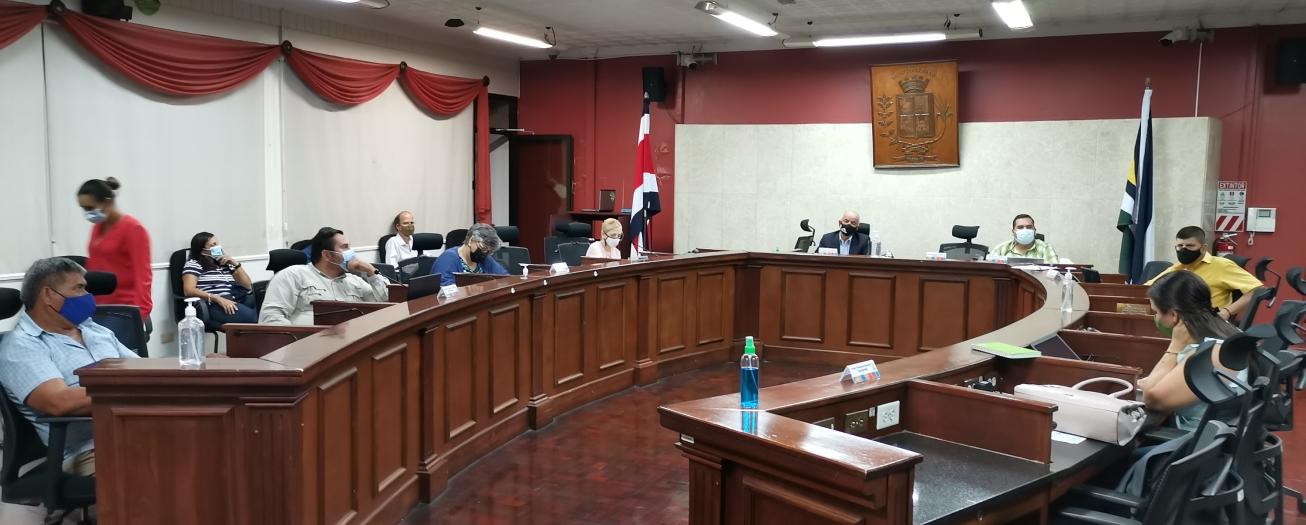 Cuatro regidores evitan que se investigue a los responsables de la clausura del estadio y del polideportivo