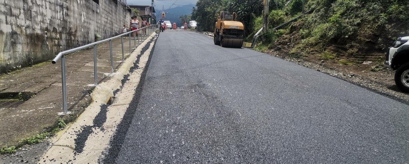 Por fin la municipalidad asfalta la cuesta de San Francisco 