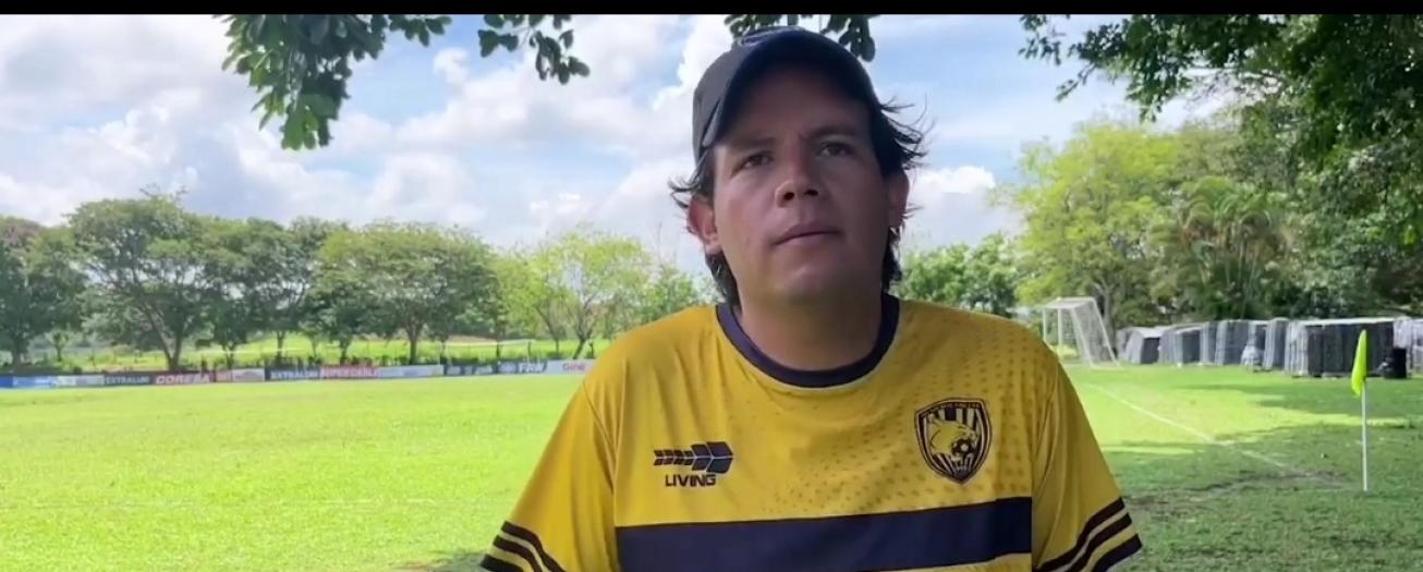 Técnico de Grecia le tira duro a Agustín Lleida 