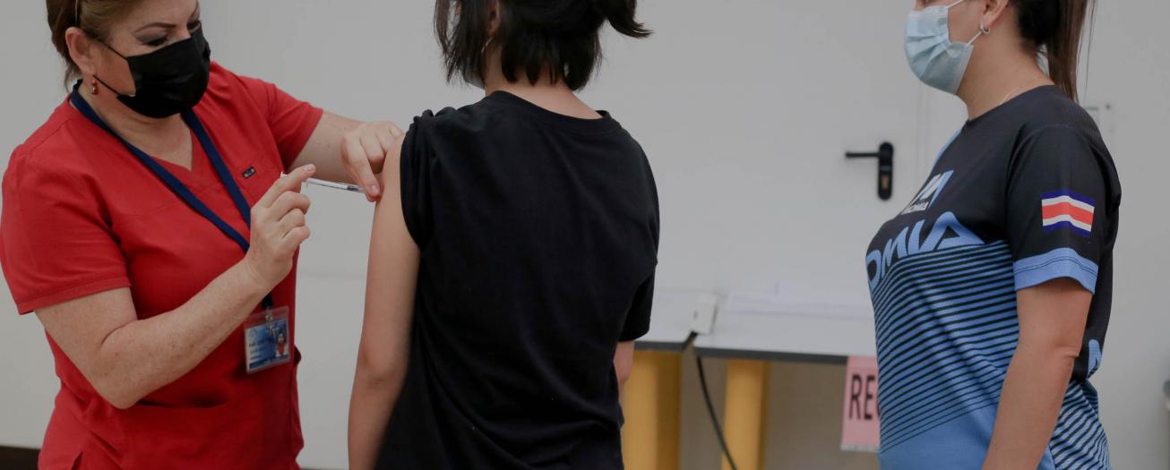 50% de los adolescentes de Grecia ya han recibido una vacuna contra el Covid-19