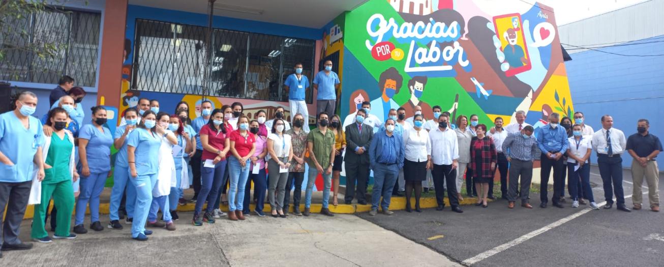 Personal Médico de Alajuela recibe  homenaje por su labor ante la Covid-19 