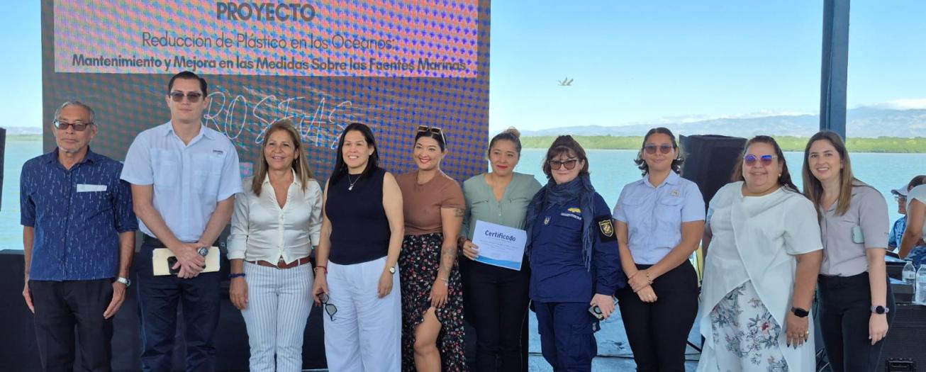 Costa Rica lanza proyecto para limpiar sus mares de desechos plásticos