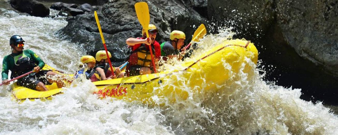 Gobierno firma nuevo reglamento para turismo de aventura  